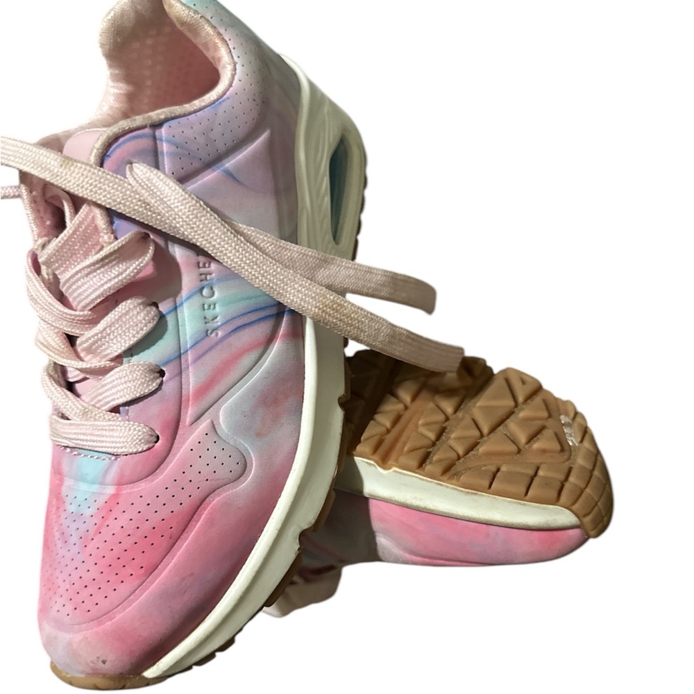 Girl pink sketchers